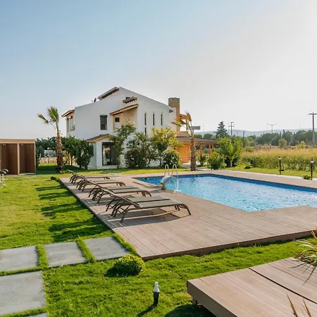 Ali Baba Ciftligi לינה וארוחת בוקר אלאקאטי